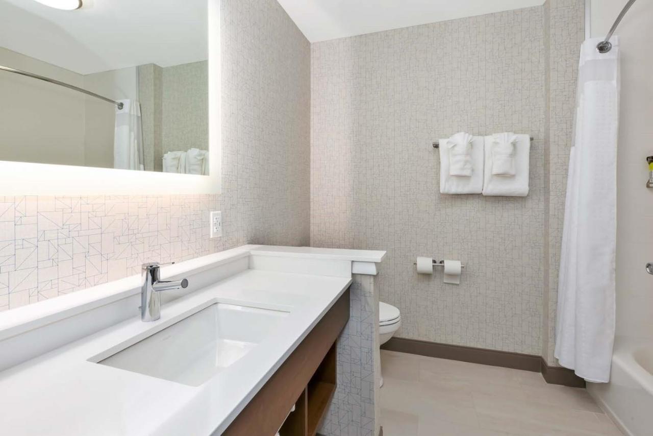 Holiday Inn Express & Suites - Grand Rapids Airport - South By Ihg Ngoại thất bức ảnh