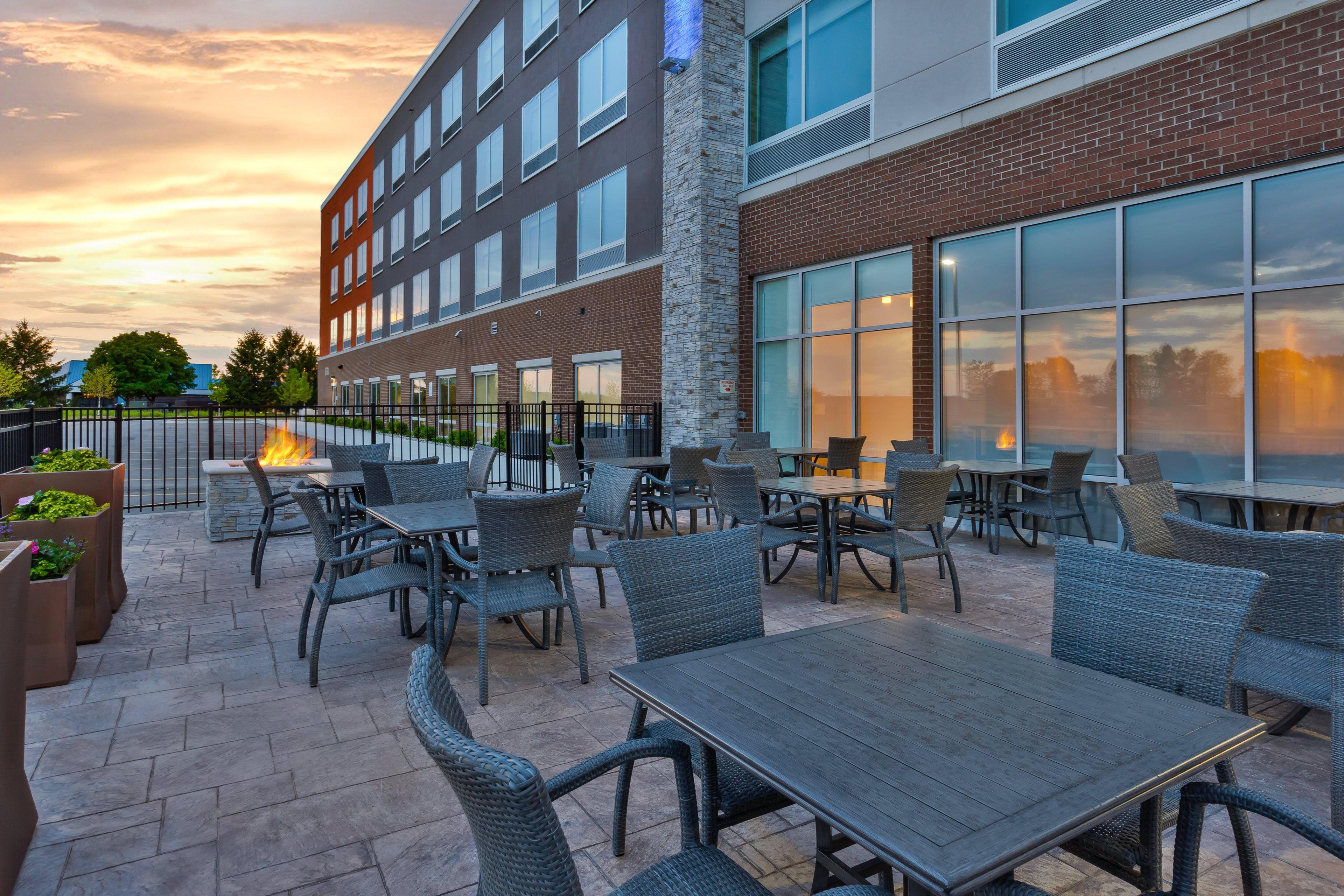 Holiday Inn Express & Suites - Grand Rapids Airport - South By Ihg Ngoại thất bức ảnh